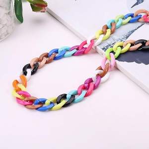 Chaîne à maillons en résine pour un look de bijoux minimaliste moderne Chaîne à maillons en résine qui ajoute du volume et du style sans lourdeur à faible coût - Product Image 4