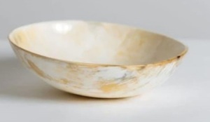 Bol en corne écologique fait à la main avec une touche traditionnelle d'amour pour un décor festif fruits secs ou un style de cuisine conscient - Product Image 3