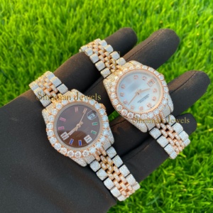 นาฬิกาคู่สไตล์ฮิปฮอปแบบปรับแต่งได้ ประดับเพชรทรงบาแก็ตต์ ตัวเรือนสแตนเลสสตีล หน้าปัด 41 มม. สไตล์สปอร์ต เหมาะสำหรับเป็นของขวัญในโอกาสหมั้น แต่งงาน และวันครบรอบ - Product Image 4