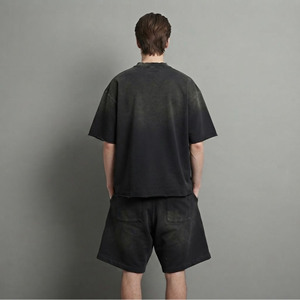 ชุดเสื้อยืดโอเวอร์ไซส์ผ้าฝ้ายสีดำสำหรับผู้ชาย สไตล์สปอร์ต น้ำหนักเบา พร้อมลายพิมพ์โลโก้ด้านหน้า ชุดลำลองสำหรับฤดูร้อน ชุดเสื้อฮู้ดและกางเกงขาสั้นผ้าถัก - Product Image 2