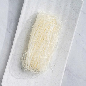 เส้นหมี่เวียดนามแท้ 100% ผลิตภัณฑ์พรีเมียม เส้นหมี่แบนแห้ง - Product Image 1