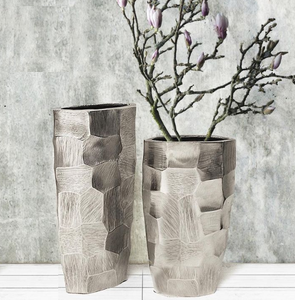 Jarrón de flores de oro de diseñador atractivo moderno, maceta craquelada de aluminio hecha a mano para decoración del hogar, hoteles, estilo costero - Product Image 6