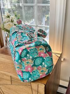 Grands sacs de sport de luxe avec grande capacité, tissu en coton durable et écologique, motif imprimé en blocs, design matelassé, style week-end - Product Image 2