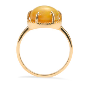 Anillo Geométrico de Oro Amarillo de 14K con Baño de Rodio y Ópalo Color Miel con Circonita Blanca Certificada por IGI de 3.26 Quilates - Product Image 3