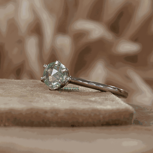 Anillo de compromiso de punta de garra de estilo solitario de diamante de corte redondo rosa azul de 1 CT - Product Image 1