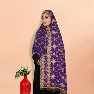 Hijab de luxe pour les fêtes en georgette avec broderie complexe et travail de paillettes avec des perles, bordure en dentelle Latkan - Product Image 5