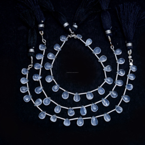 Cuentas de cuarzo de hielo Natural de primera calidad al por mayor, piedras preciosas de cristal blanco facetadas en forma de pera, hebra de 6 pulgadas, 7x6, 9x6 MM para la fabricación de joyas - Product Image 1