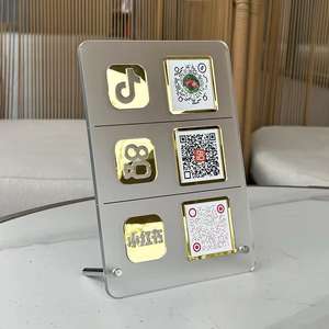 Expositor de Códigos QR de Acrílico Transparente Moderno y Personalizado con Base de Madera, Impresión UV, Formas Personalizadas para una Interacción Atractiva en Redes Sociales - Product Image 5