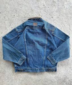 Vente en gros de sweat-shirt à fond épais pour hommes, chemise chaude intérieure en polaire double face avec col et motif imprimé d'hiver - Product Image 4