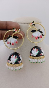 Juego de pendientes Jhumka Meenakari con fondo en forma de campana y cuentas de perlas colgantes de latón, producto a granel, diseño personalizado - Product Image 5