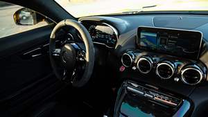 AMG GT Stealth Edition 2021 Inspeccionado, ~8,100 Millas, V8 Biturbo de 523 hp, Equipamiento de Alta Gama, Envoltura Exterior Amarilla - Product Image 3