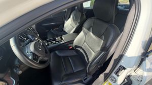 2023 S60 Recharge T8 Plus Black Edition ไมล์น้อย เครื่องยนต์อัตโนมัติ หลังคาพาโนรามา ไฟ LED พร้อมส่ง - Product Image 2