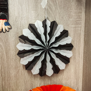 Decoraciones de Estrellas de Papel Hechas a Mano, Adorno Colgante de Estilo Moderno en Blanco y Negro para Decoración de Fiestas de Halloween - Product Image 1