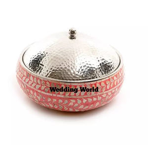 Olla de Acero Inoxidable Martillado con Acabado Dorado, Cacerola de Diseño Redonda, Calentador de Alimentos Metálico de Lujo - Product Image 3