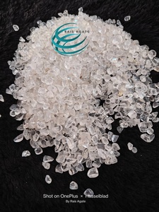 Éclats de cristal de quartz naturel clair, pierres précieuses brutes irrégulières, gravier décoratif, éclats de pierre, vente en gros, approvisionnement en vrac - Product Image 4