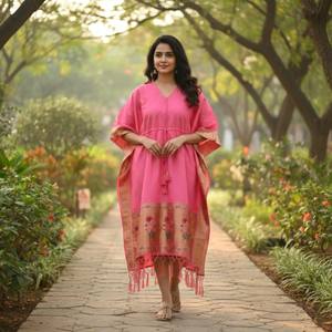 ชุดเดรสผ้าไหมเนื้อนุ่ม VASTRA COTTAGE ลายปัก Zari ลายจุด แต่งขอบด้วย Meenakari พร้อมพู่ห้อย  ฟรีไซส์ ดีไซน์เนอร์ คาฟตันเดรส - Product Image 4