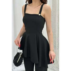 Conjunto de Blusa Negra con Volantes y Pantalones - Negro - Product Image 4