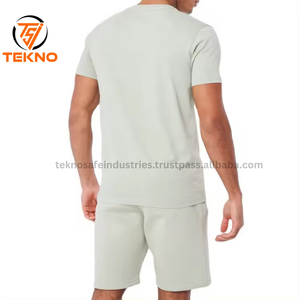 Ensemble court d'été deux pièces pour hommes avec tissu doux et coupe moderne idéal pour les vacances au bord de la piscine ou les week-ends décontractés - Product Image 6