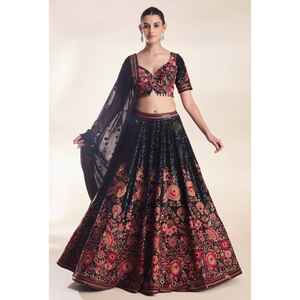 หนังเทียมแบบพรีเมี่ยมประดับด้วยงานปักด้ายหนาที่สวยงามและมีเลื่อมหนาทำงานทั่วทุกมุม - Product Image 1