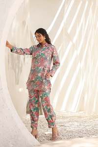 Conjunto de conjunto de seda de calidad superior Patrón de impresión de estilo informal por encima de la rodilla para uso regular de oficina Precio al por mayor de La India - Product Image 3