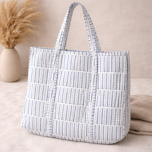 Sac fourre-tout matelassé Blue Line, sac artisanal indien moderne et durable, léger - Product Image 1