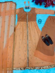 Hermoso bordado Anarkali con Duppata y Sarara por mayorista Fabzone - Product Image 3