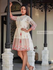 Vestido de moda bohemio de diseñador hecho a mano para adolescentes, ropa de fiesta nueva, decoraciones de encaje, hasta la rodilla, manga tres cuartos, modelo de pedido de tela - Product Image 3