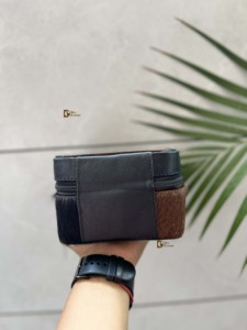 กล่องเก็บเครื่องสำอางหนังที่มีสไตล์พร้อมเครื่องมือที่ทำด้วยมือสีเทอร์ควอยซ์โต๊ะเครื่องแป้งที่จัดระเบียบในห้องน้ำมีซิปปิดสไตล์แฟชั่น - Product Image 3