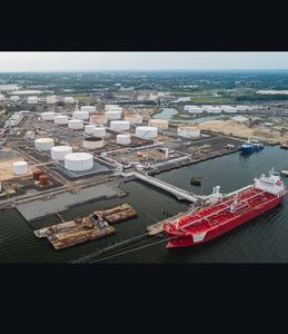 Solutions énergétiques mondiales de mazout vierge CIF ASWP D6 Commandez maintenant Approvisionnement en vrac de mazout vierge D6 de qualité supérieure - Product Image 2