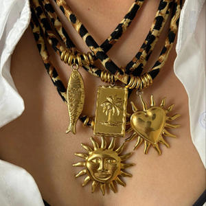 Collar con Colgante de Sol de Alta Gama al por Mayor, Cadena Personalizada para Clavícula - Product Image 4