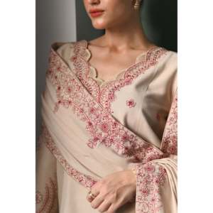 Ensemble de costume Dhanak brodé non cousu en crêpe 3 pièces pour femmes ZAIB avec châle et pantalon - Product Image 3