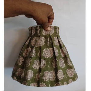 Lampe de table sans fil personnalisable avec housse en tissu Jupes décoratives pour la maison Abat-jour pour le salon et la chambre à coucher à l'intérieur - Product Image 1