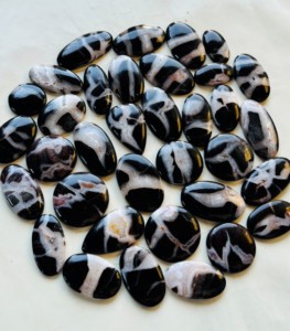 พลอยเซปทารีนสีดำขัดเงาทำมือจากอินเดีย เกรด AAA คุณภาพสูง สำหรับทำเครื่องประดับ ราคาขายส่ง Ashu - Product Image 4