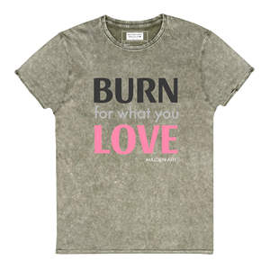Camiseta de Mezclilla para Mujer con Estampado 'Burn for What You Love', Expresa tu Pasión con Estilo - Product Image 1