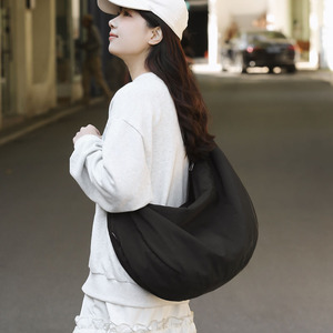 Le plus récent 2024 Nylon Crescent Bag Sling Crossbody Bag pour les femmes Sac à bandoulière étanche avec sangle réglable - Product Image 6