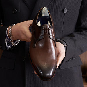 Chaussures en daim rétro avec détails perforés et design léger, chaussures décontractées pour hommes, chaussures tendance - Product Image 5