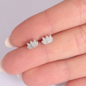 Pendientes de loto de circonita cúbica, tachuelas florales delicadas de Plata de Ley 925, joyería ligera para mujer, Ideal para regalo o uso diario - Product Image 3
