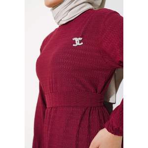 Vestido de noche modesto con cinturón y cintura Borgoña - Product Image 4