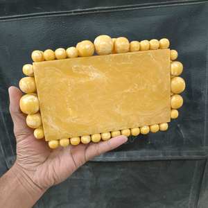 Escultura Decorativa de Resina Ecológica Hecha a Mano con Botones de Pedrería de Algodón y Cierre Abierto de Perlas - Product Image 3