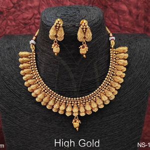 Joyería antigua Chapado en oro alto Fancy Beautiful Design Conjunto de Collar corto antiguo - Product Image 1