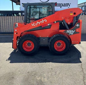 Cargadora Compacta con Motor Diésel Kubota SSV75 Euro 5 con Certificación CE EPA, Cargadora de Ruedas con Cucharón Frontal para Agricultura y Construcción - Product Image 2