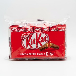Barra de chocolate KitKat clásica con capas de obleas crujientes recubiertas con chocolate suave y rico - Product Image 6