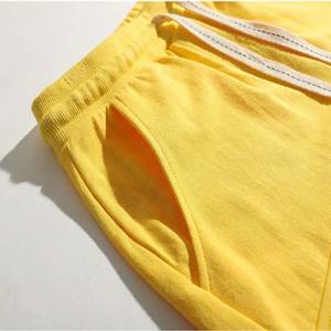 กางเกงขาสั้นผู้ชายเอวยางยืดออกกำลังกายฤดูร้อนผ้าฝ้ายโพลีเอสเตอร์ระบายอากาศได้ดีมีกระเป๋าสั้นสีเหลืองสไตล์สตรีท - Product Image 5