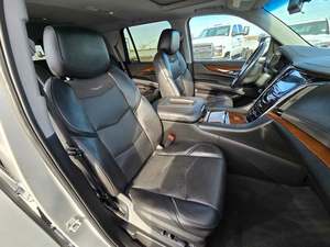 Cadillac Escalade Luxury 4WD 2020 Usado a Precio Accesible - Product Image 2
