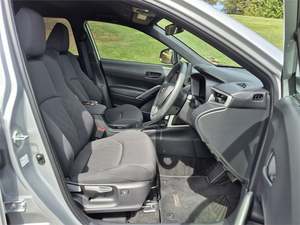 Auto Usado en Perfectas Condiciones, Toyota <span class=keywords><strong>Corolla</strong></span> <span class=keywords><strong>Cross</strong></span> GX 2.0P <span class=keywords><strong>HEV</strong></span> ECVT FWD SUV <span class=keywords><strong>2023</strong></span>, Envío a Todo el Mundo - Product Image 2