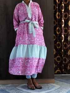 เดรสผ้าฝ้ายพิมพ์ลายดอกไม้หวานๆ ทรงหลวม คอตั้ง แขนสั้น ยาวคลุมเท้า พร้อมเข็มขัด สีชมพู สำหรับฤดูร้อน - Product Image 5