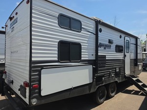 Remolque de Campamento Usado P-r-i-m-e T-i-m-e A-v-e-n-g-e-r 24BHS 2022 en Venta para Camping y Viajes - Product Image 5