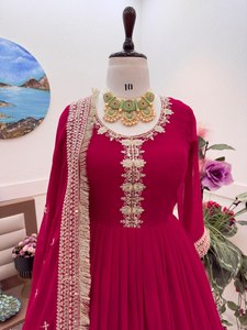 Nouveau Designer Gwon avec Pent Dupatt Set pour la fête Collection de lancement élégante et élégante - Product Image 5