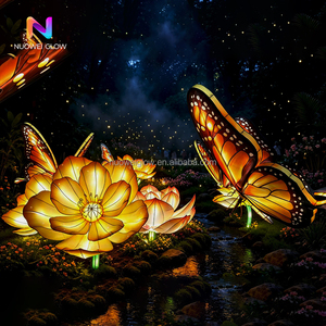 Set <span class=keywords><strong>di</strong></span> Lanterne a Forma <span class=keywords><strong>di</strong></span> Funghi Fantastici, Decorazione Notturna per Esterni a Tema Foresta Fiorita, Installazione Luminosa per Adulti, Giardino Botanico Fiabesco - Product Image 2