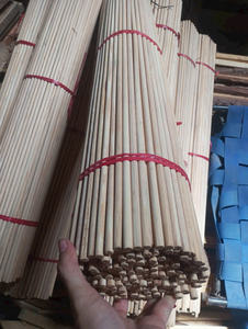 Manche à balai en bois d'eucalyptus américain Tête en plastique portable Qualité supérieure 60-120CM Fabriqué au Vietnam - Product Image 5